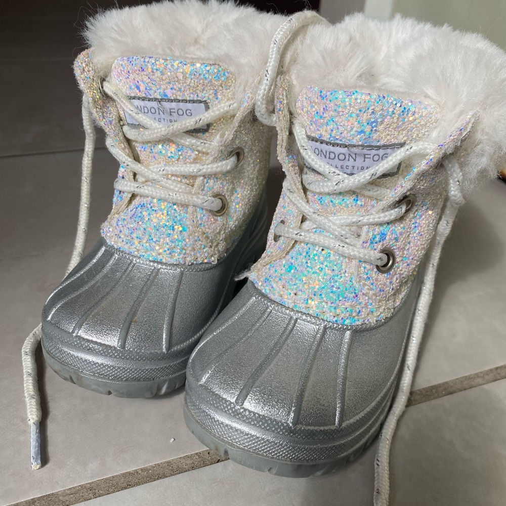 London Fog Glittery Silver and White Boots